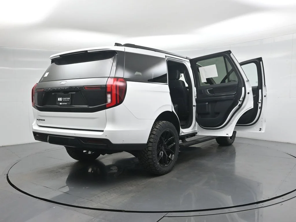 New 2025 Oxford White Ford Platinum image 5