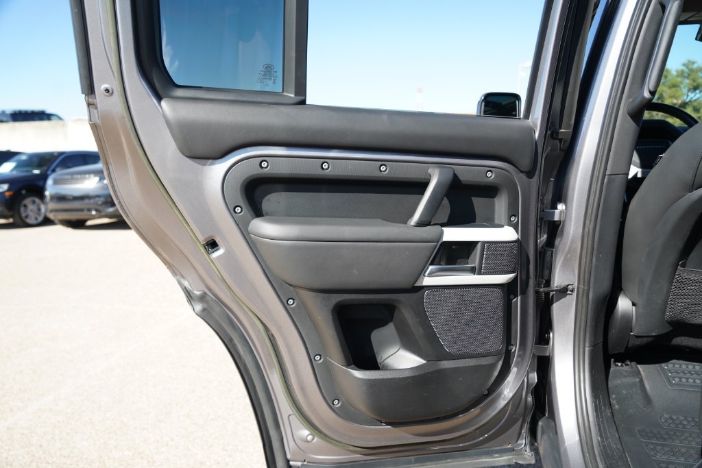 Used 2023  Land Rover S image 32
