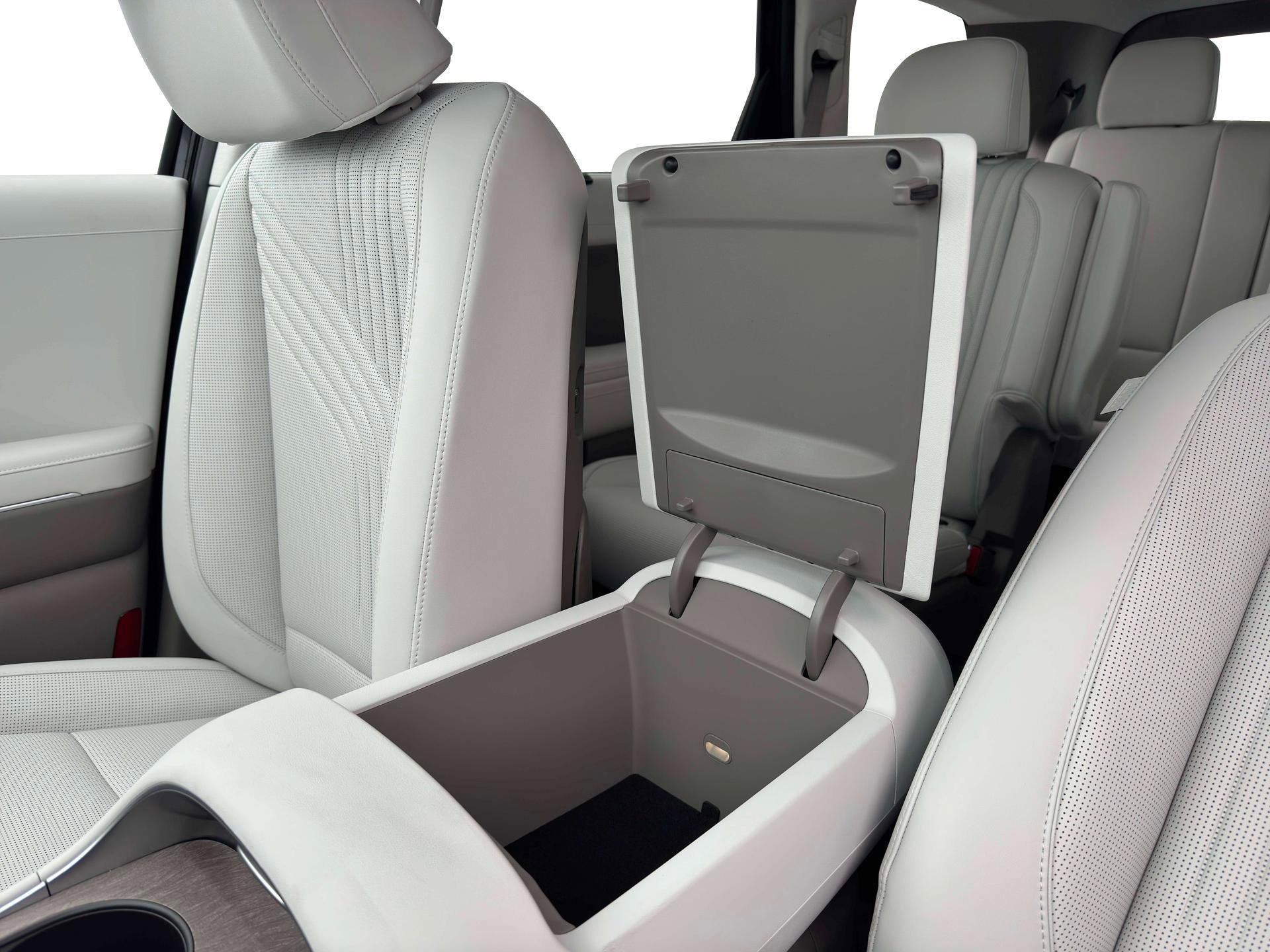 New 2026 Creamy White Pearl Hyundai SEL 7P image 18