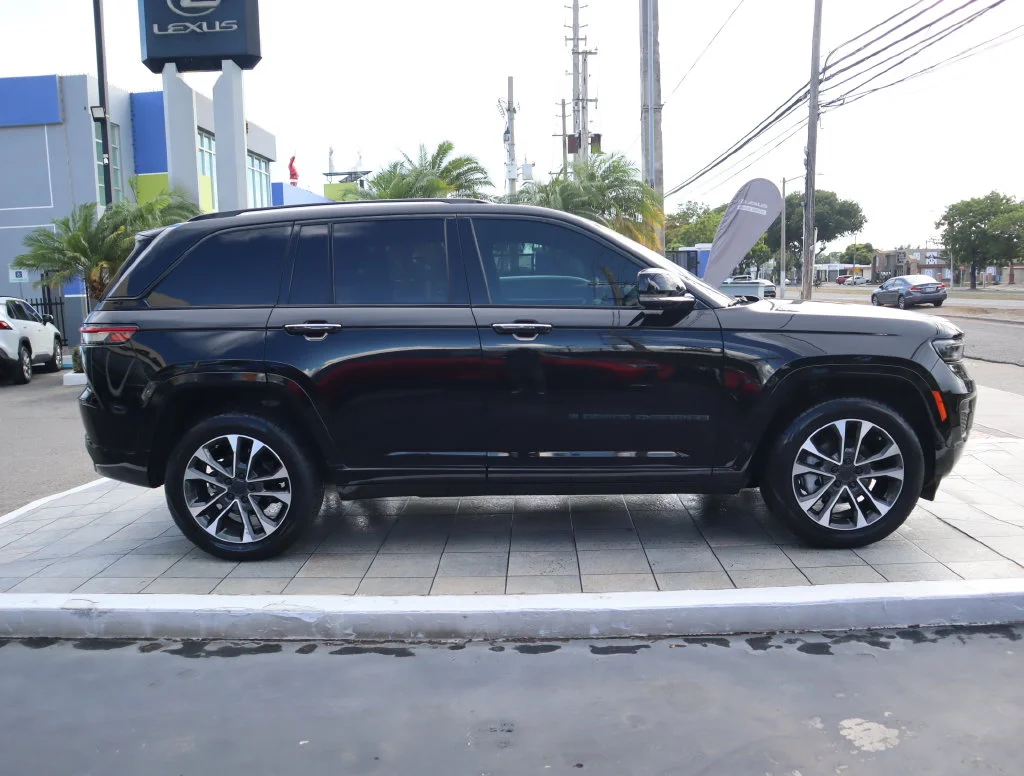 Used 2023 Black Jeep Overland image 4