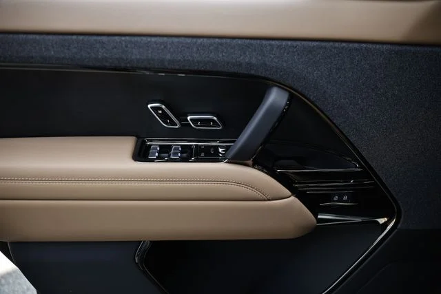 New 2026 Carpathian Grey Land Rover SE image 14