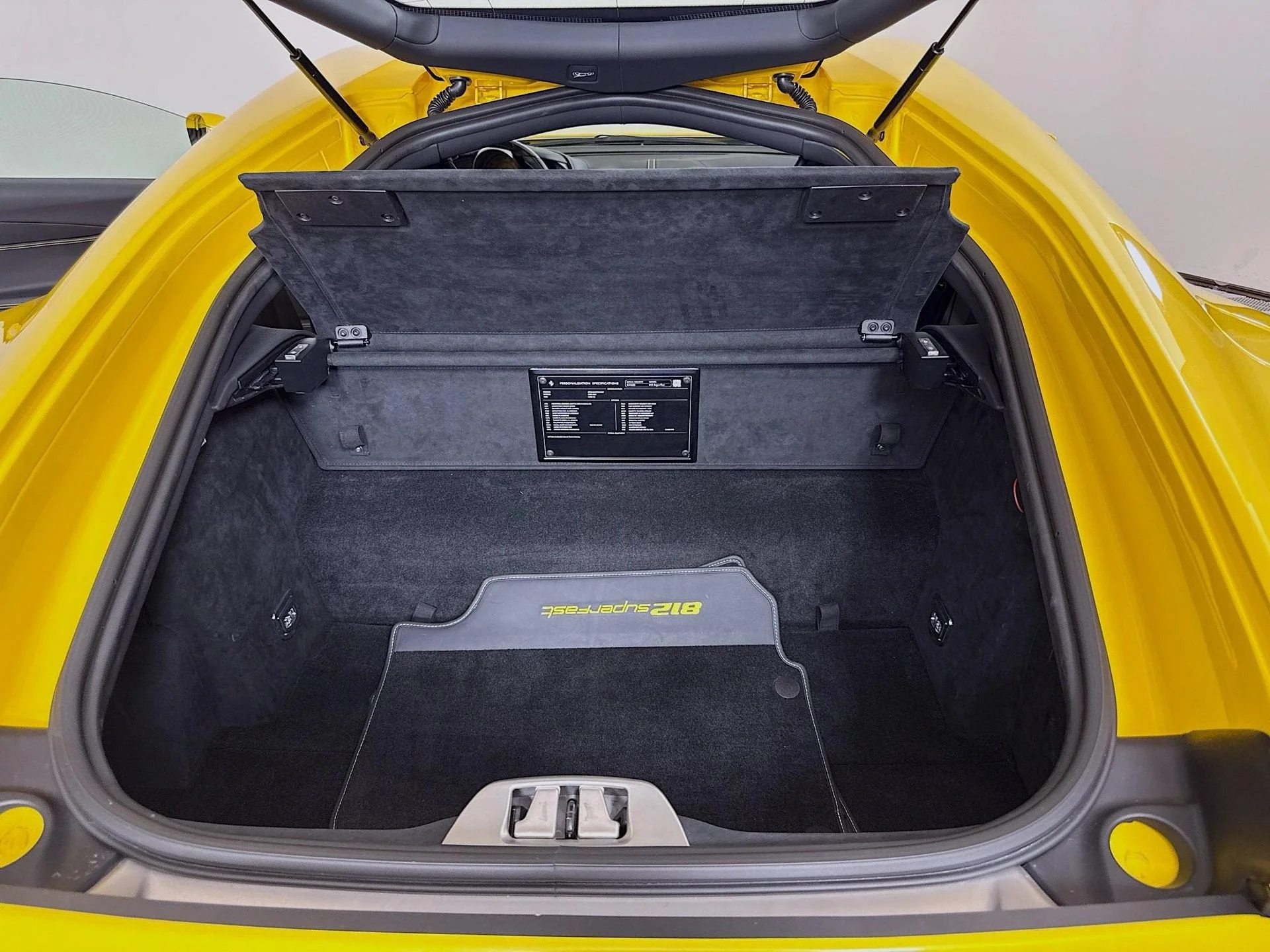Certified Used 2019 Giallo Triplo Strato Ferrari Base image 28