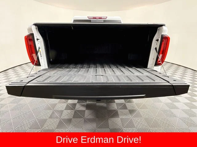 Used 2022 White GMC Denali image 33