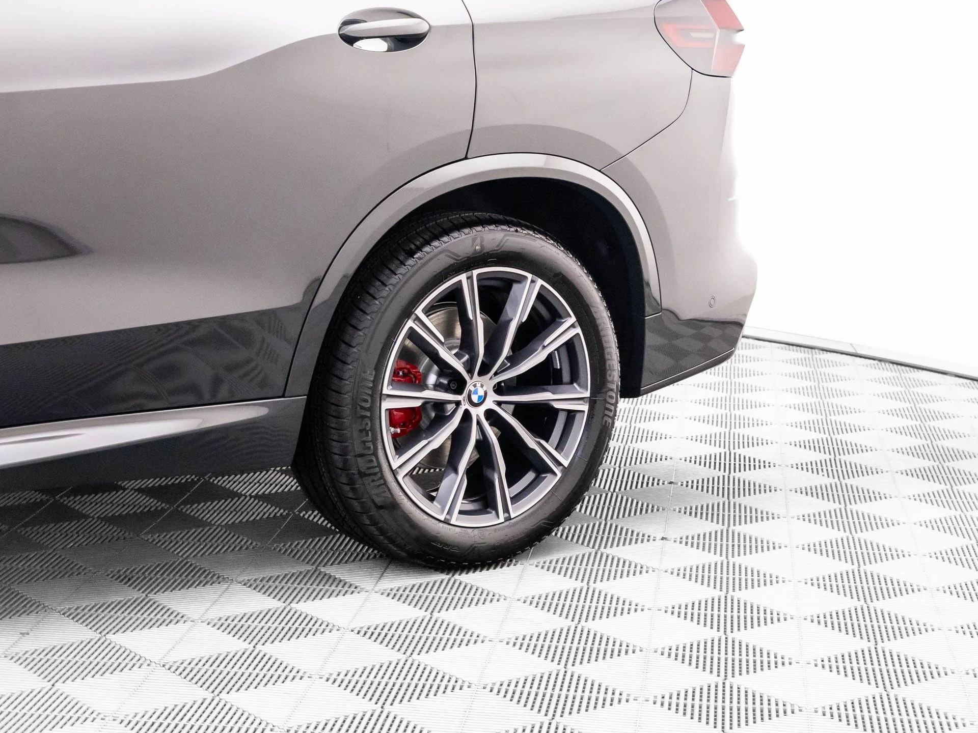 New 2026 Gray BMW xDrive40i image 34