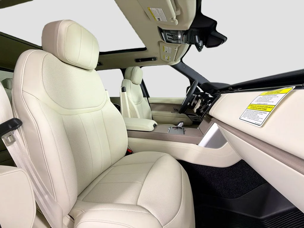 New 2026 Ostuni Pearl White Land Rover SE image 30