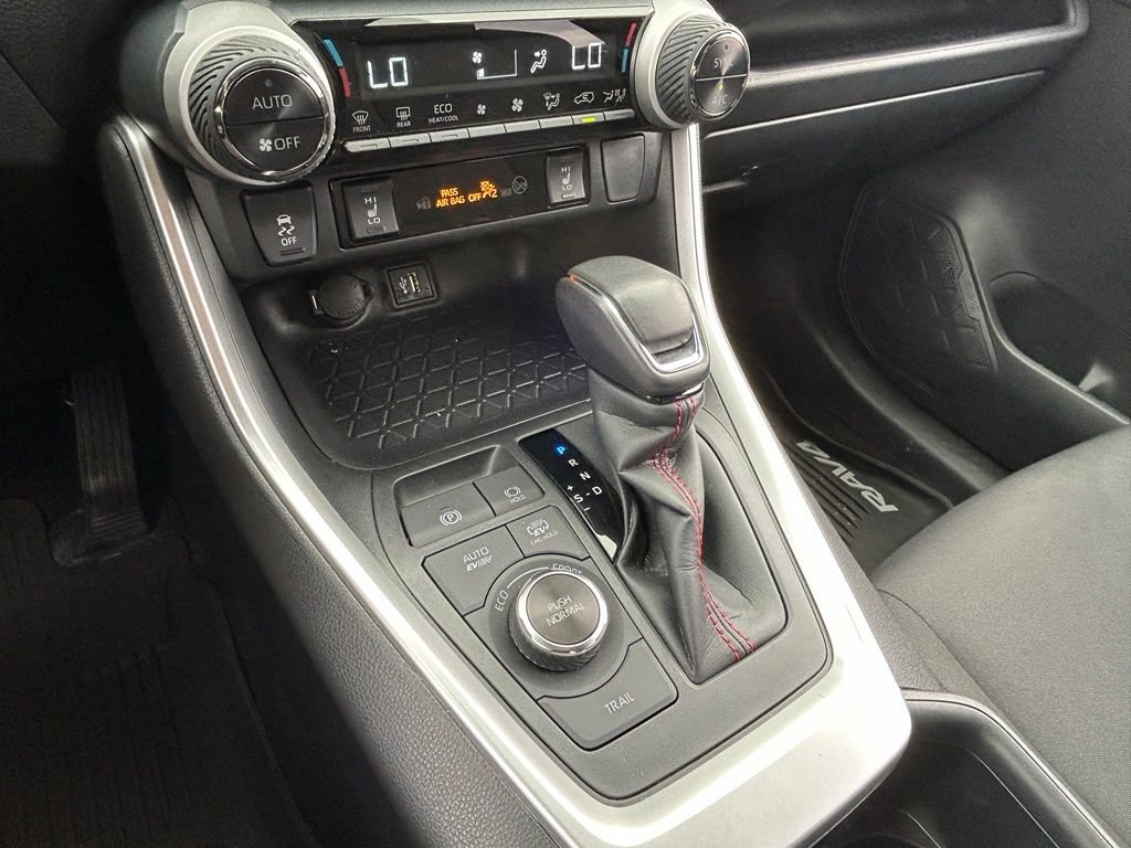 Used 2023 Ice Toyota SE image 27