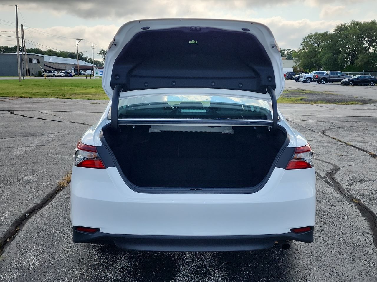 Used 2024 White Toyota LE image 22