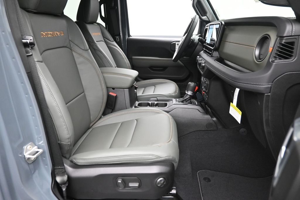 New 2026 Anvil Clear-Coat Exterior Paint Jeep Mojave X image 9