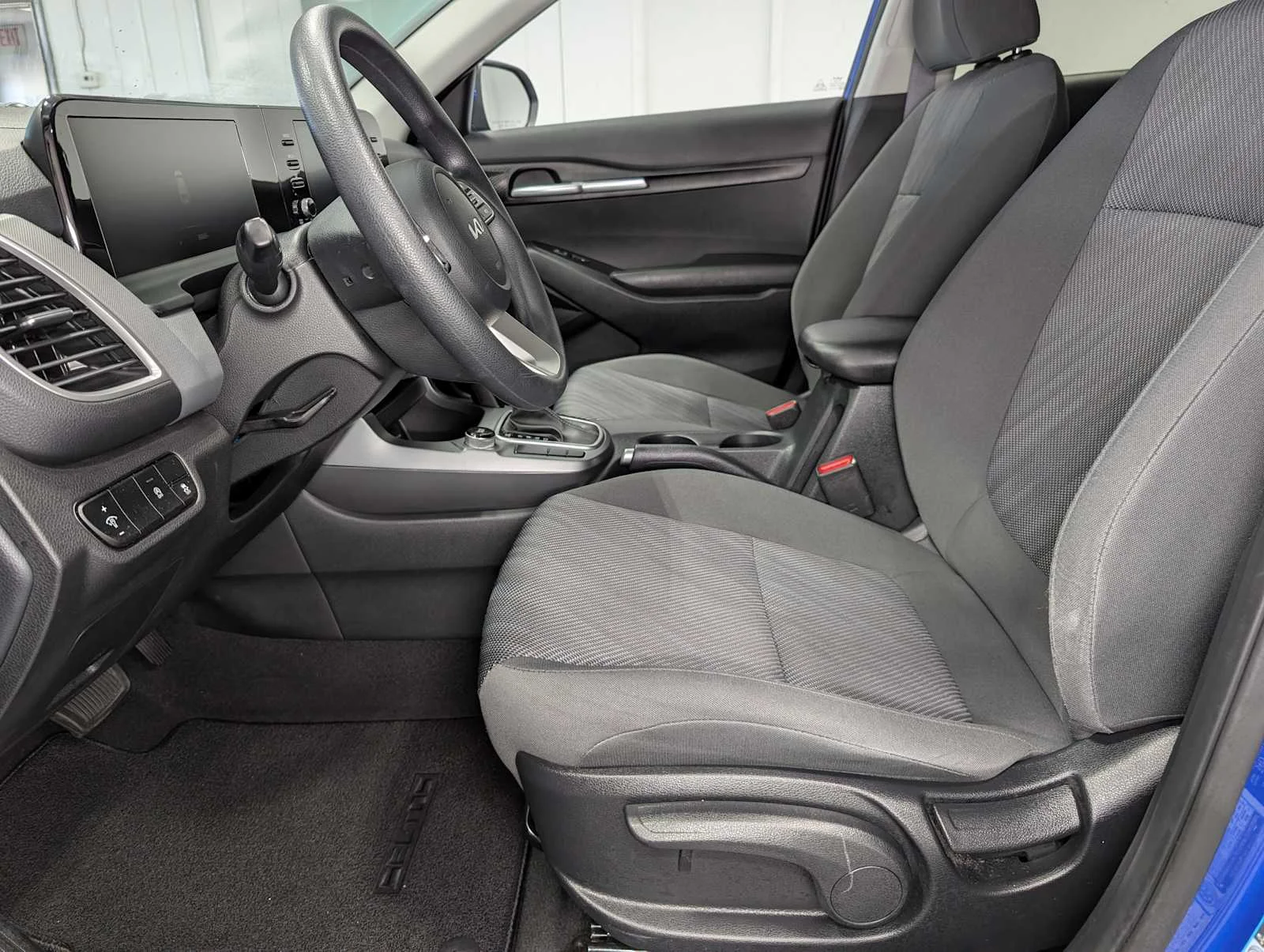 Certified Used 2024 Neptune Blue Kia LX image 4