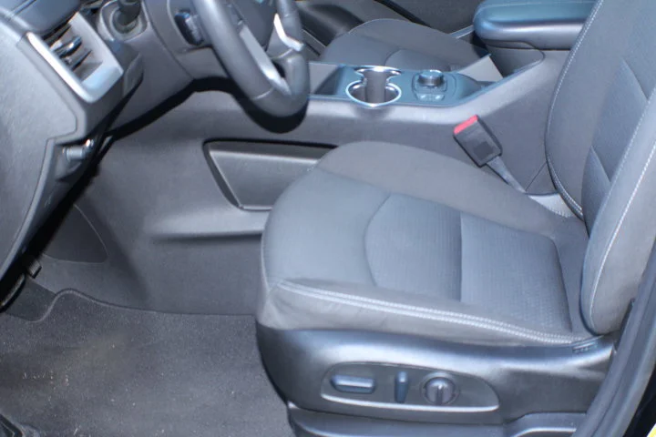 Used 2022 EBONY TWILIGHT METALLIC GMC SLE image 13
