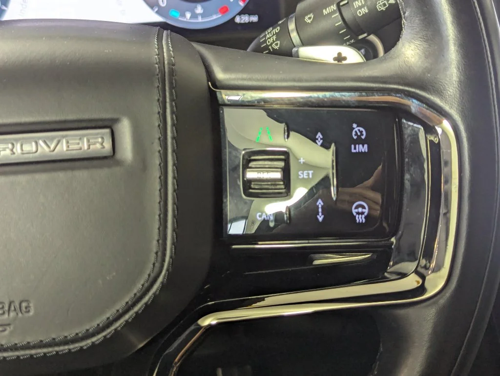 Used 2025 Black Land Rover Dynamic SE image 38