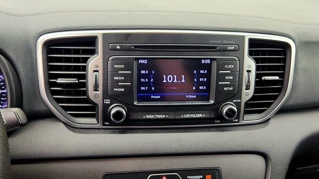 Used 2019 Pacific Blue Kia LX AWD image 17