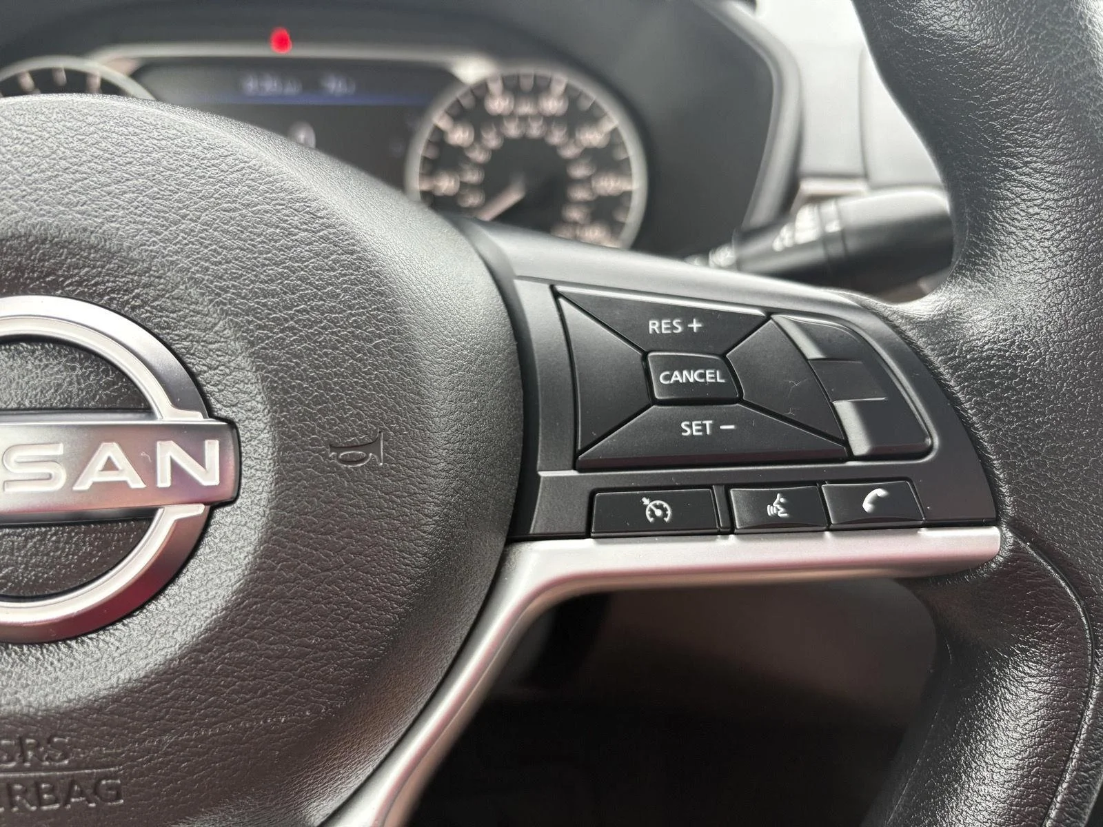 Used 2025 Garnet Pearl Metallic Nissan SV image 23