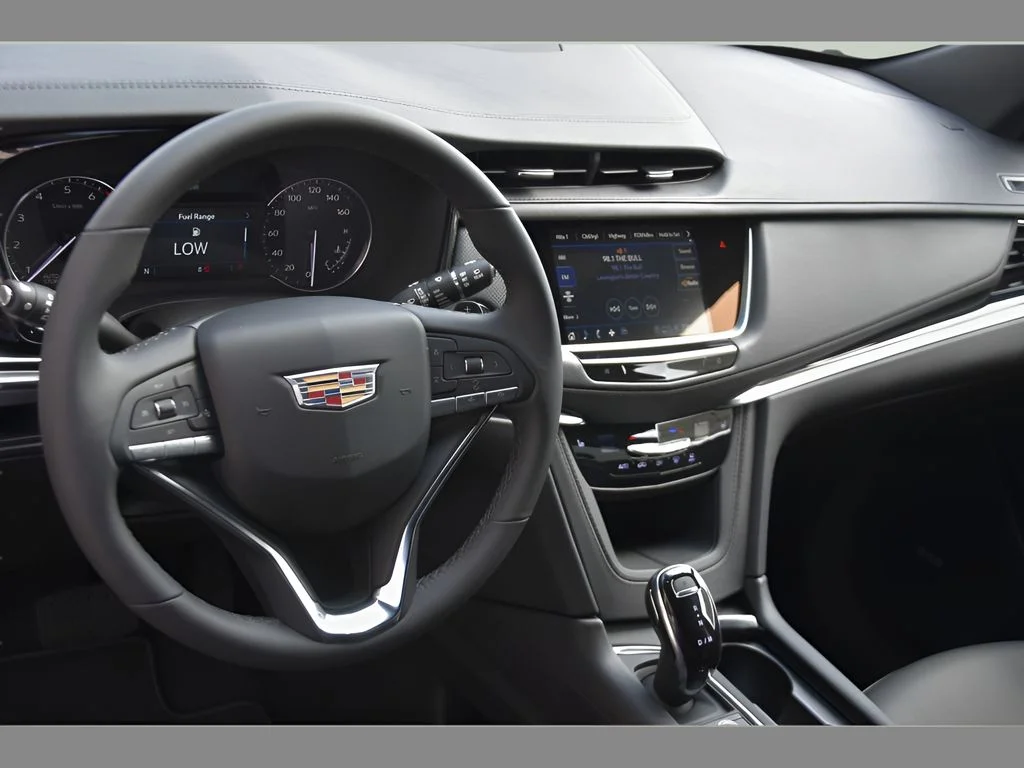 2025 Cadillac XT6 Luxury - Photo 11