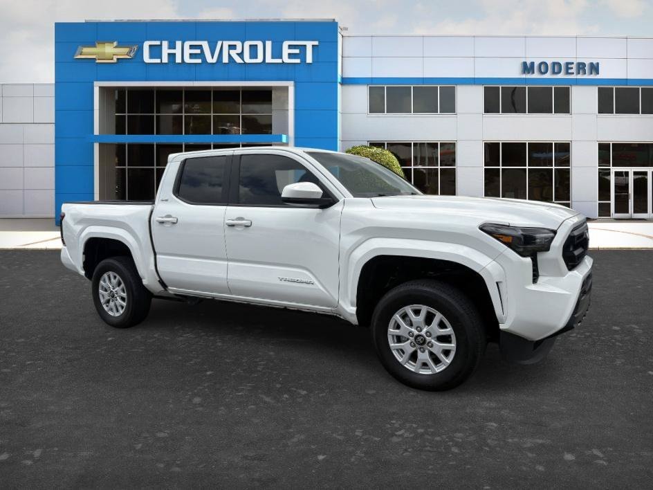 Used 2024 Ice Toyota SR5 image 5