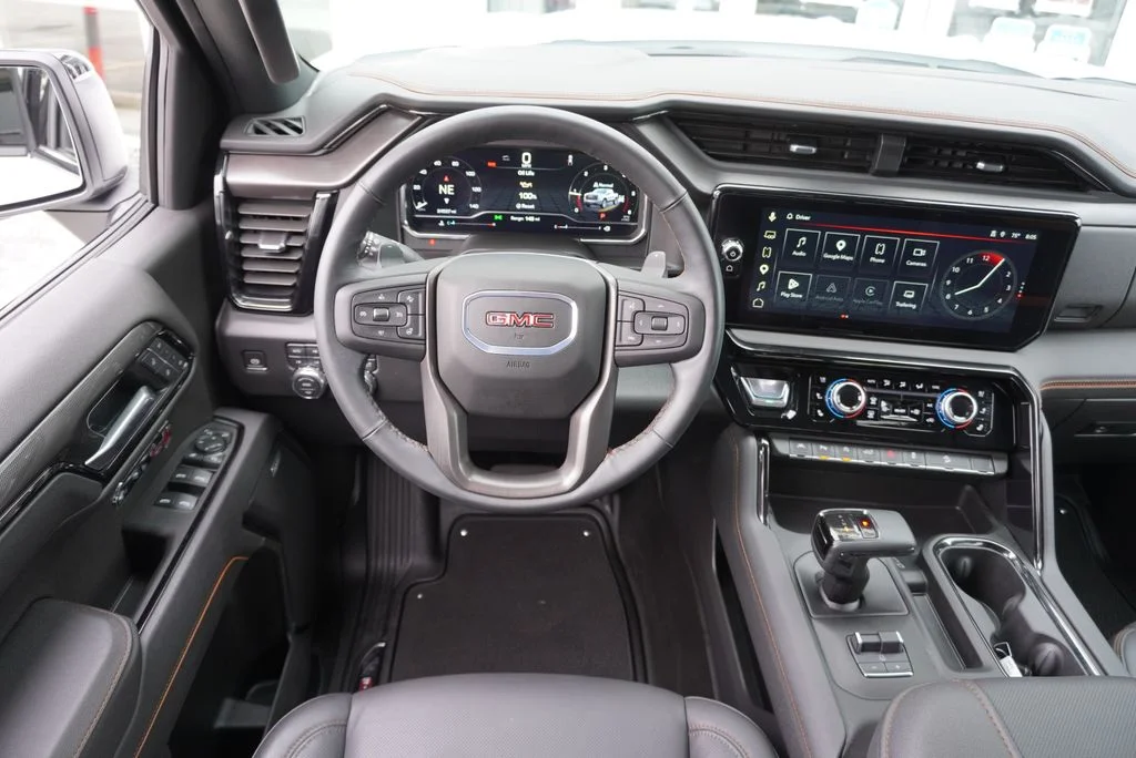 Used 2025 White GMC AT4 image 22