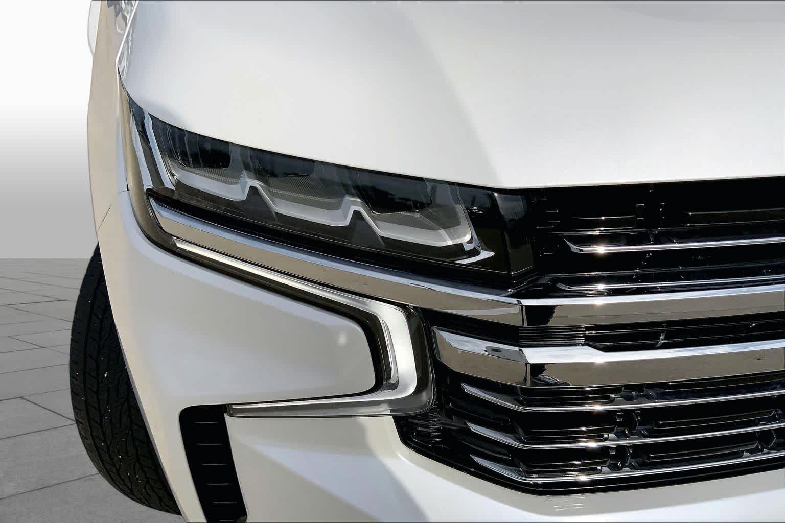 Used 2021 IRIDESCENT PEARL TRICOAT Chevrolet LT image 27