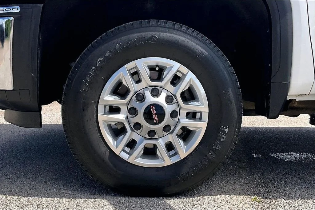 Used 2024 Summit White GMC SLE image 35