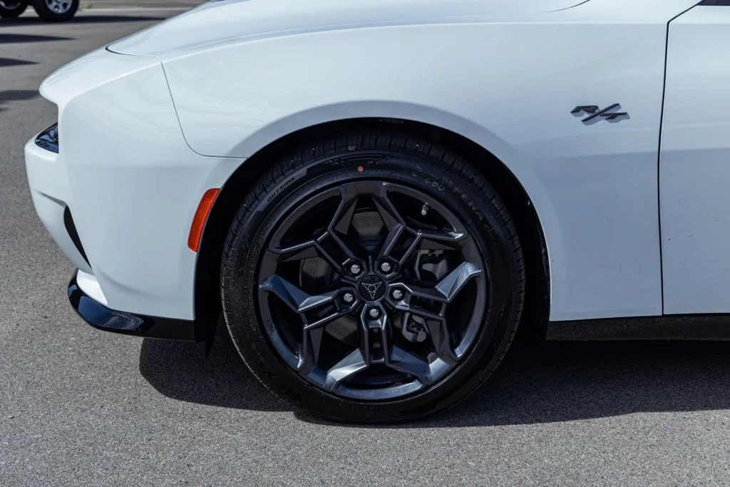 New 2026 White Knuckle Exterior Paint Dodge R/T Blacktop 4-door AWD image 10