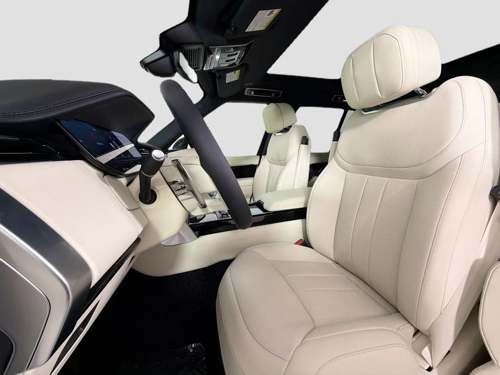 New 2026 Ostuni Pearl White Land Rover SE image 22