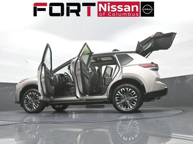 New 2026 Champagne Silver Metallic / Super Black Two-tone Nissan Platinum image 38