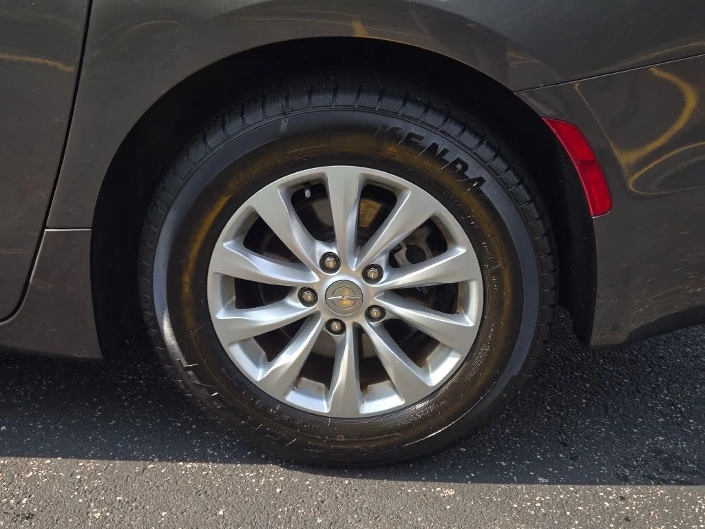 Used 2018 Gray Chrysler Touring L Plus image 14
