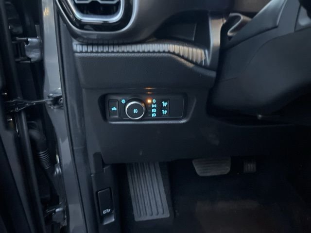 Used 2025 Gray Ford Lariat image 29