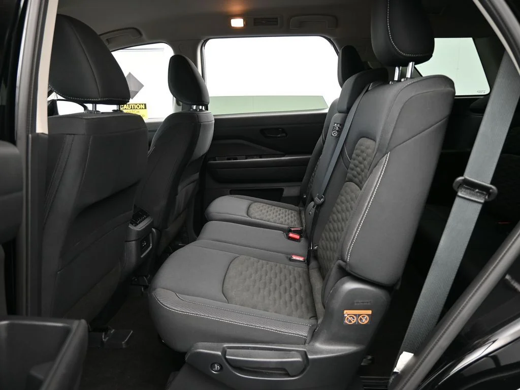 2025 Nissan Pathfinder SV - Photo 31
