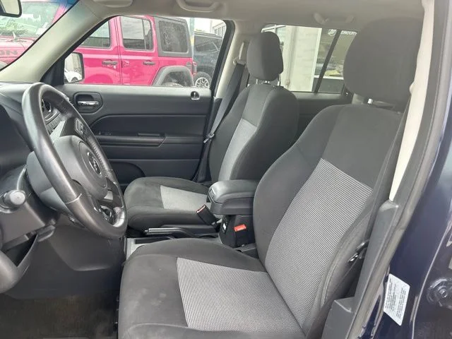 Used 2017 Blue Jeep Latitude image 11