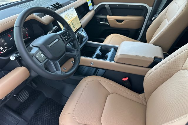 New 2026 Fuji White Land Rover X-Dynamic SE image 9