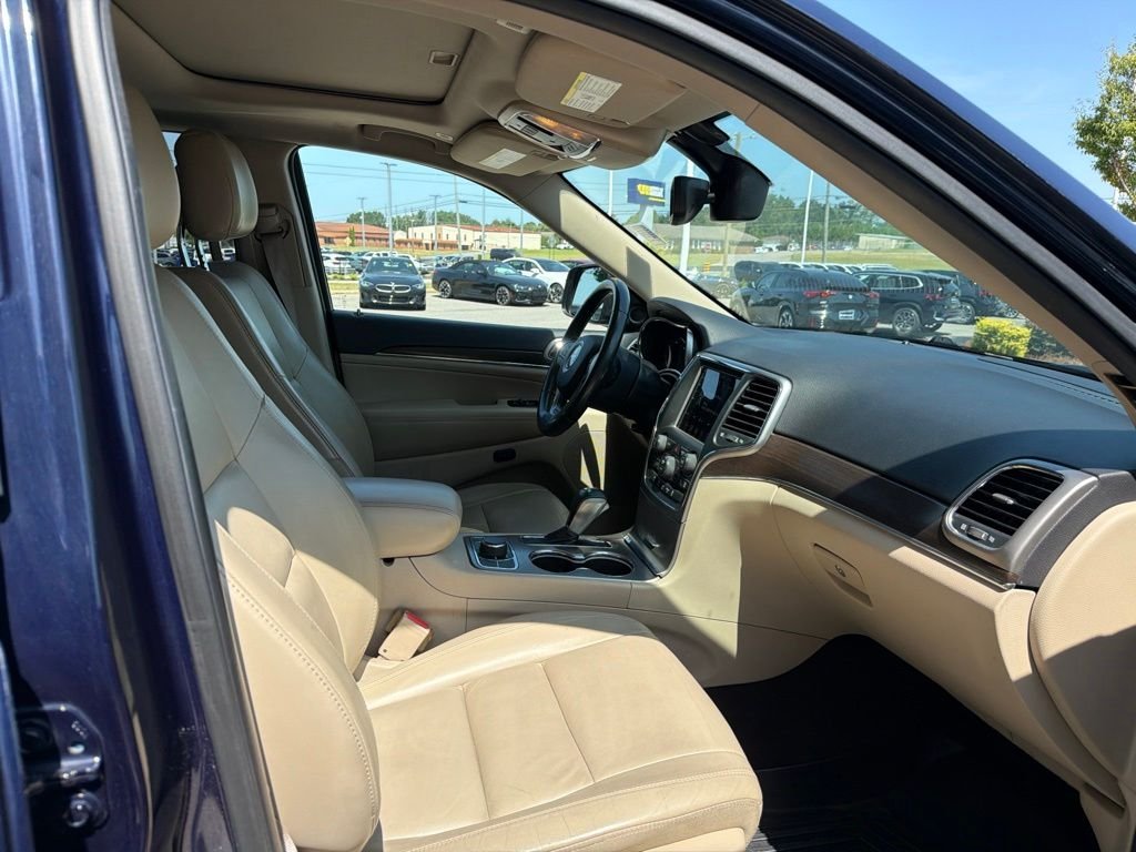 Used 2018 Blue Jeep Limited image 25