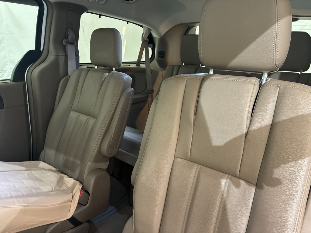 Used 2016 White Chrysler Touring image 9