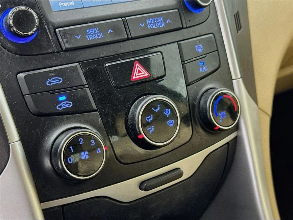 Used 2014 Blue Hyundai GLS image 18