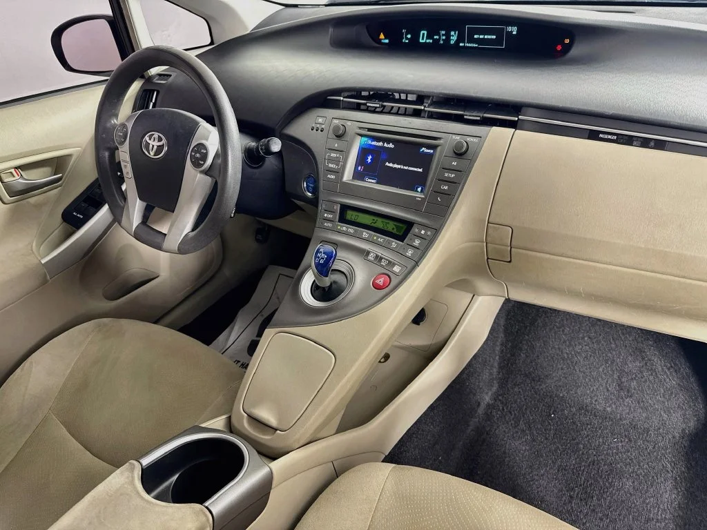 Used 2015 Blizzard Pearl Toyota Two image 33