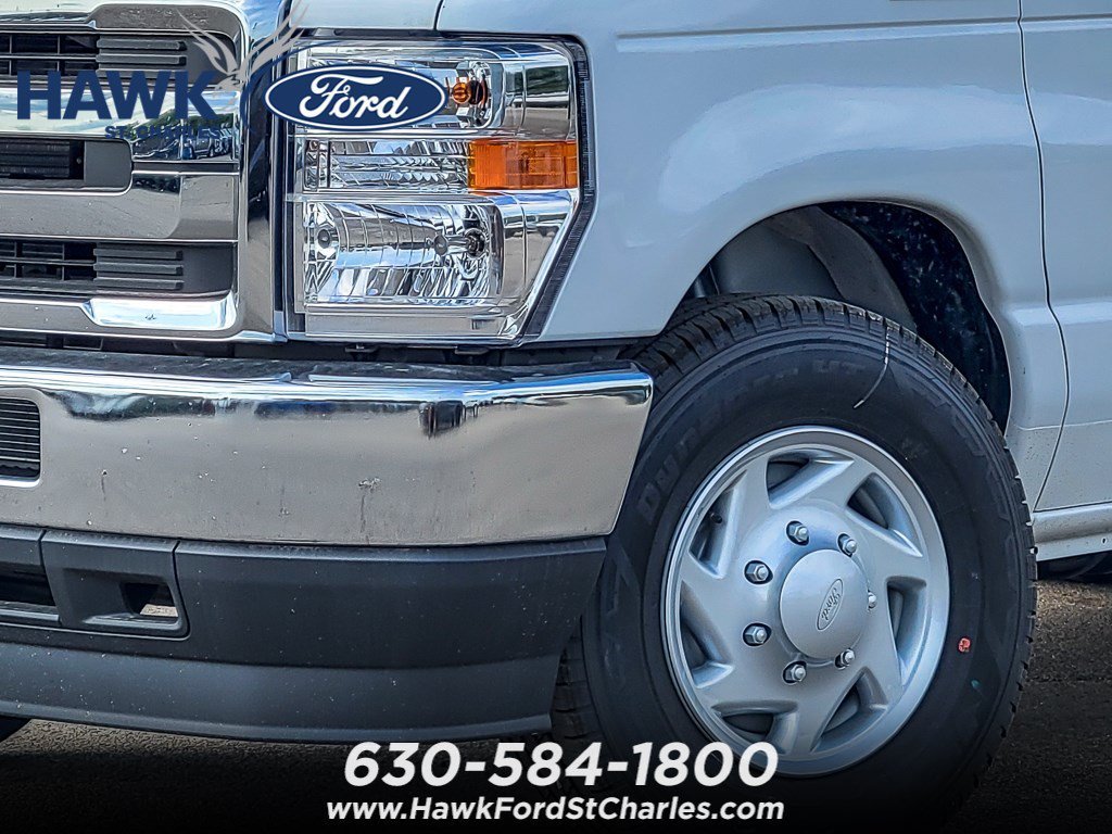 New 2027 Oxford White Ford E-350 SRW image 3