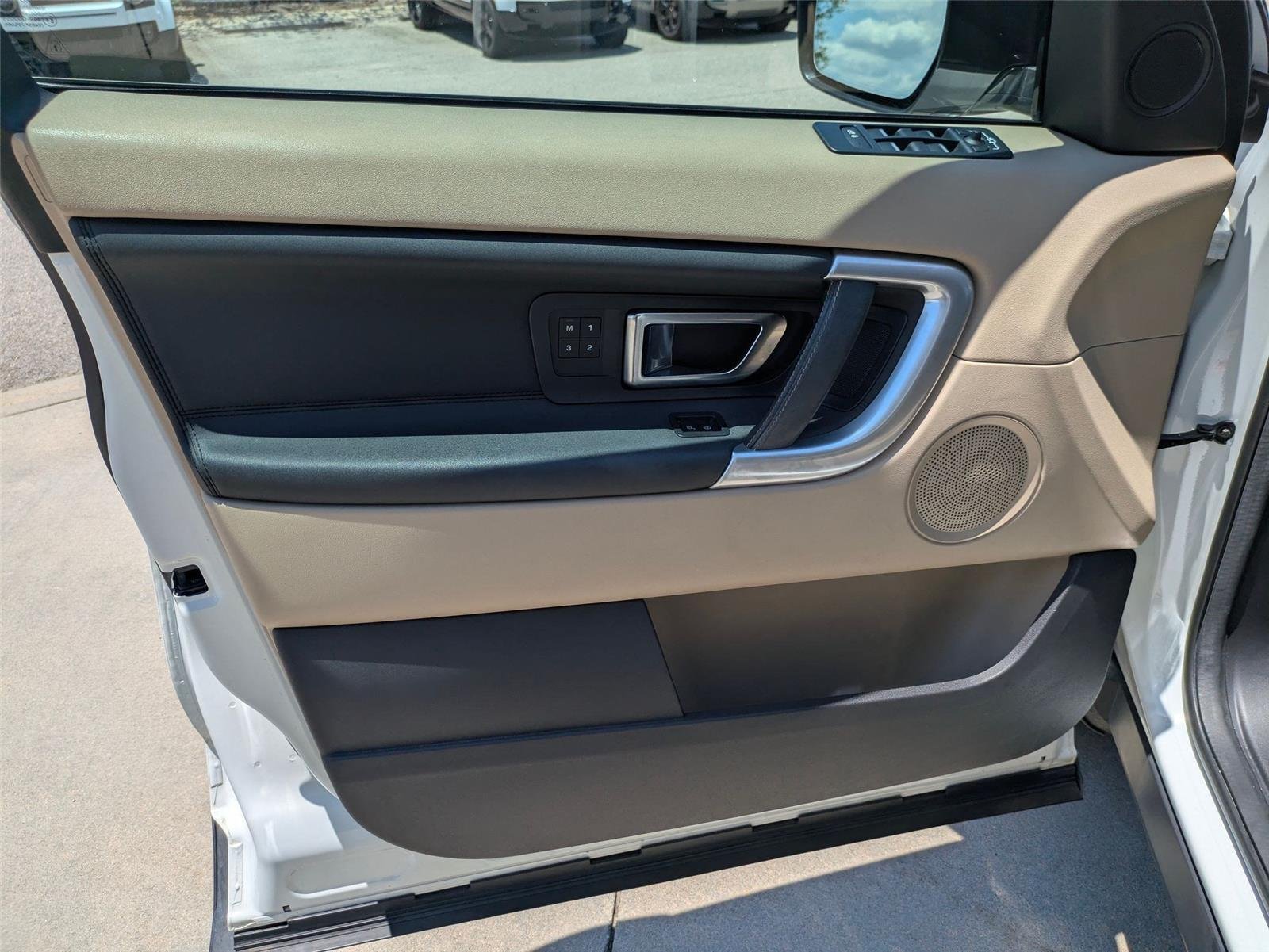 Used 2018 WHITE LAND ROVER HSE image 11