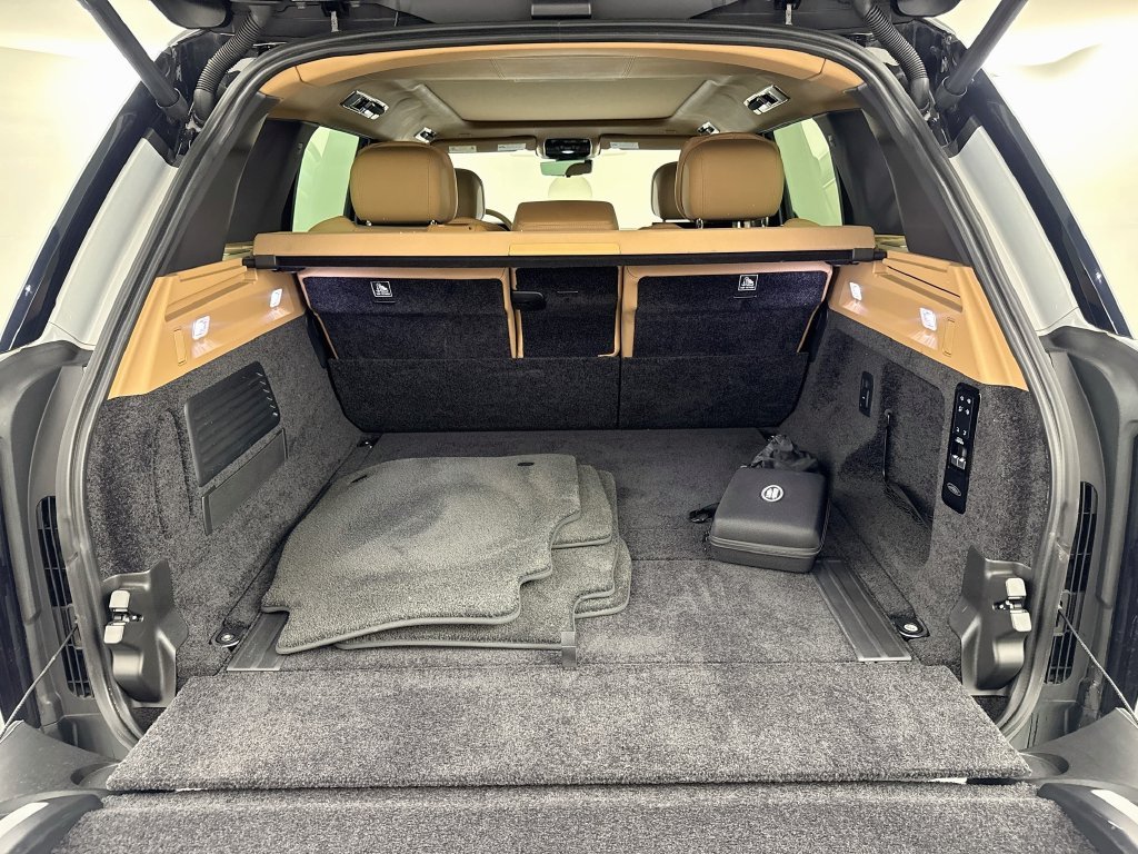 Certified Used 2023 Silver Land Rover Autobiography image 27