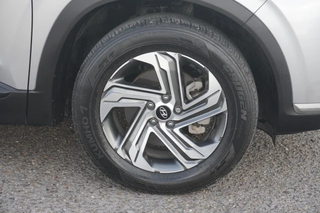 Used 2023  Hyundai SEL image 5
