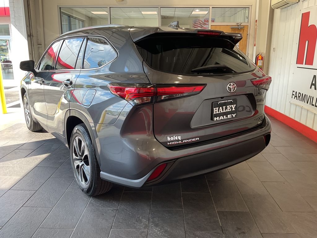 Used 2022 Gray Toyota XLE image 6