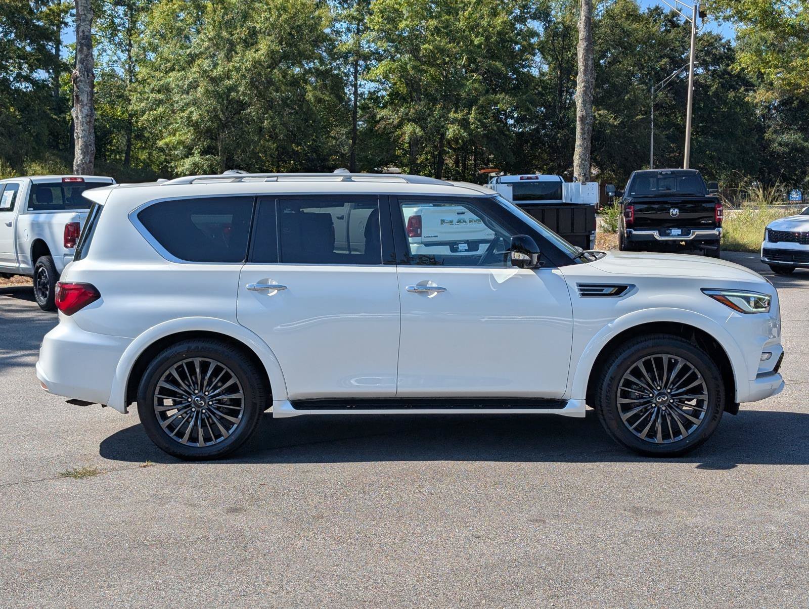 Used 2022 Moonstone White INFINITI PREMIUM SELECT image 6