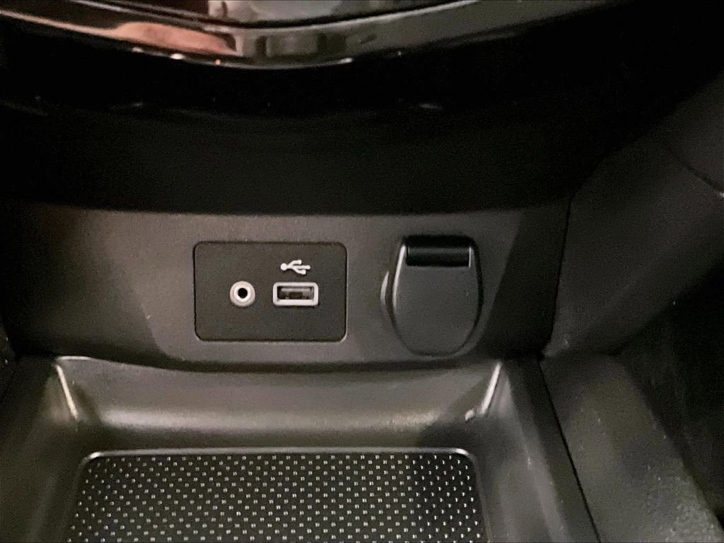 Used 2019 Silver Nissan S image 27