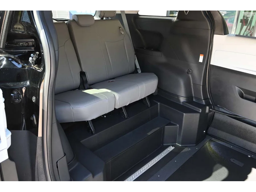 2025 Toyota Sienna XLE - Photo 18