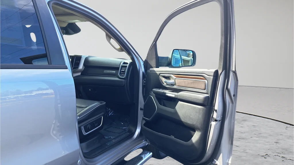 Used 2021 Silver Ram Laramie image 15