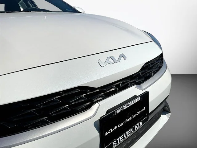 Used 2024 White Kia LXS image 36