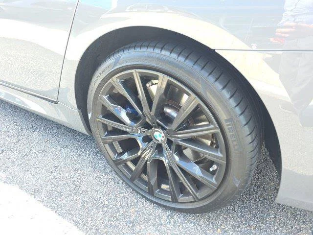 Used 2022 Gray BMW 750i xDrive image 11