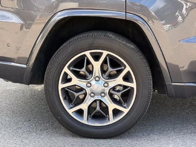 Used 2021 Gray Jeep Overland image 11
