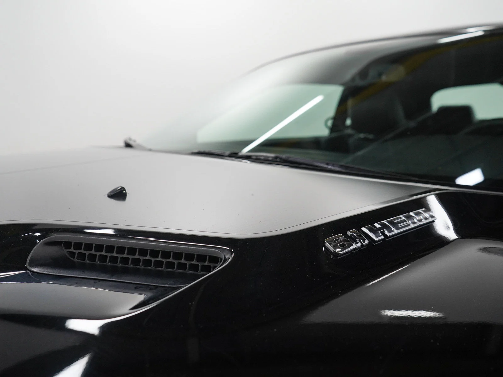 Used 2008 Brilliant Black Crystal Pearlcoat Dodge SRT8 image 12