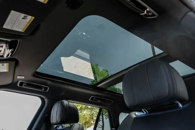New 2026  Land Rover SE image 5