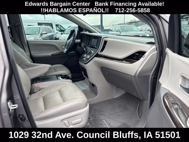 Used 2019 Gray Toyota XLE Premium image 12