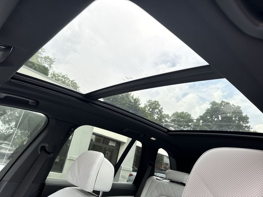 New 2026 White BMW xDrive40i image 22
